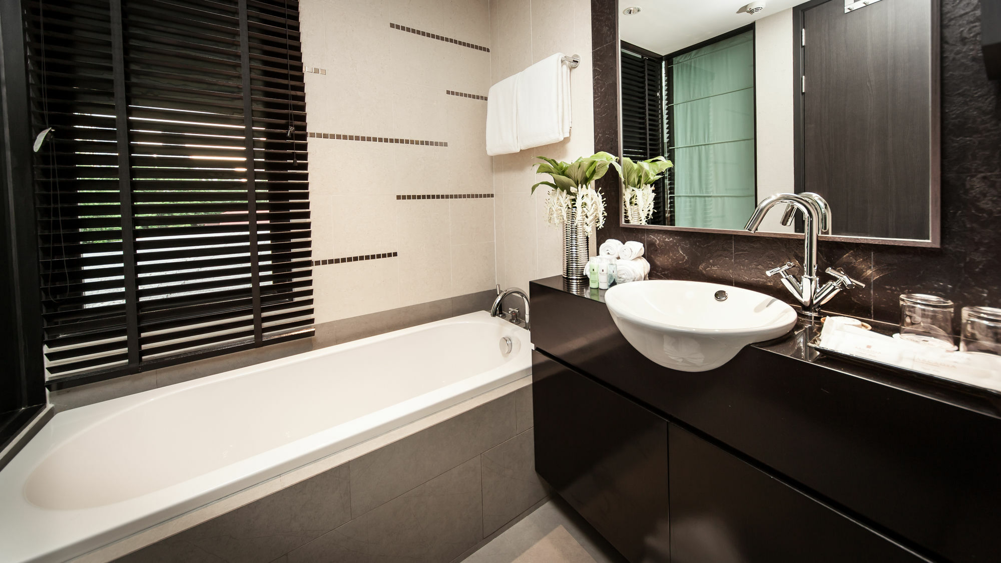 Arcadia Residence Ploenchit By Compass Hospitality Bangkok Exterior photo