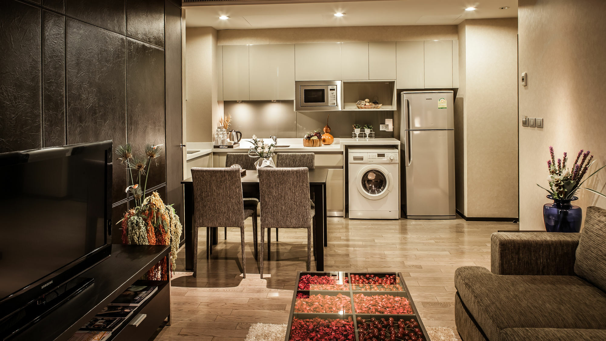 Arcadia Residence Ploenchit By Compass Hospitality Bangkok Exterior photo