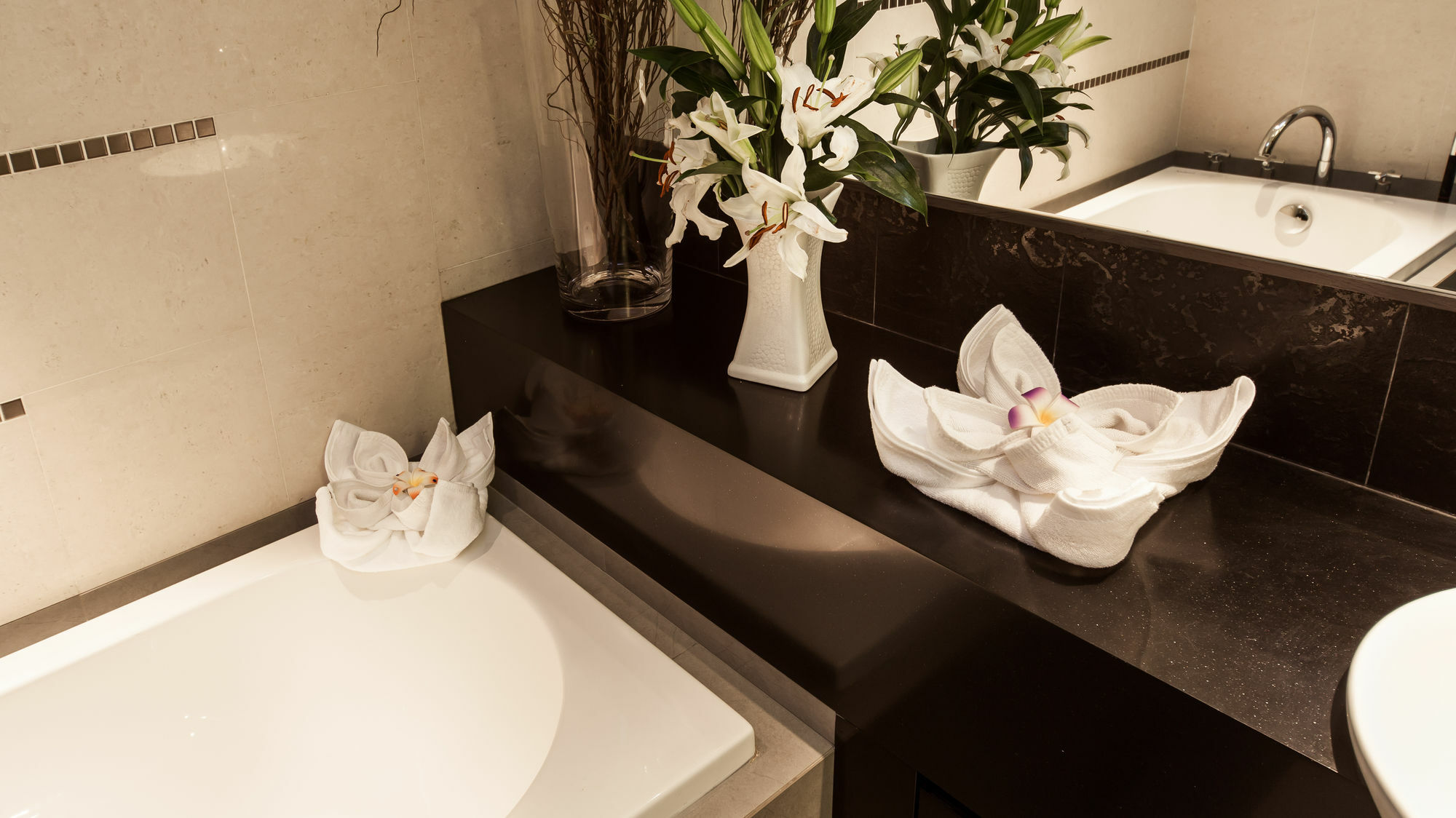Arcadia Residence Ploenchit By Compass Hospitality Bangkok Exterior photo