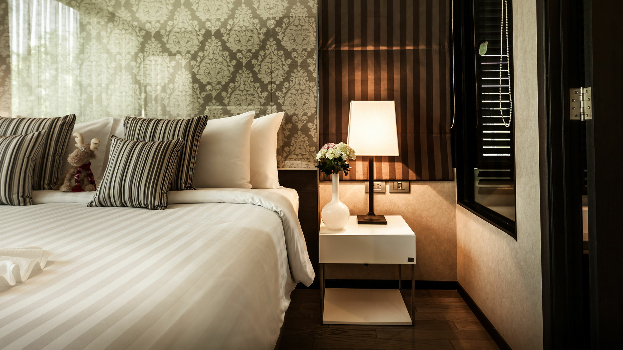 Arcadia Residence Ploenchit By Compass Hospitality Bangkok Exterior photo